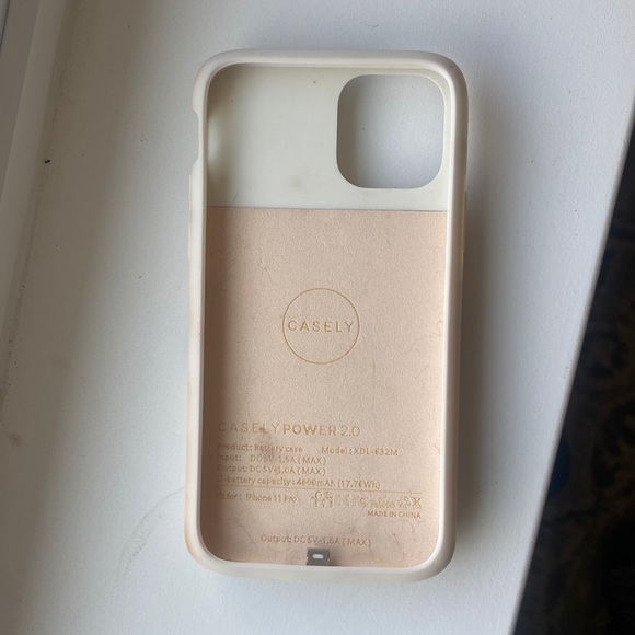 Casely Power 2.0 Charging Case for iPhone 11 Pro - Picture 2 of 10